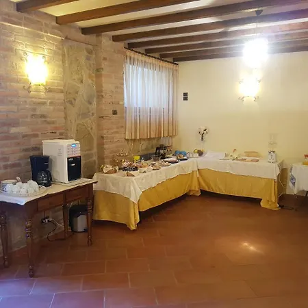 منزل ريفي Il Borgo Sul Monte del Lago